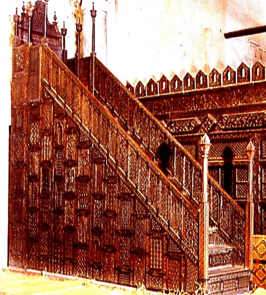 Une chaire extrêmement précieuse, la plus ancienne du monde musulman Une chaire extrêmement précieuse, la plus ancienne du monde musulman