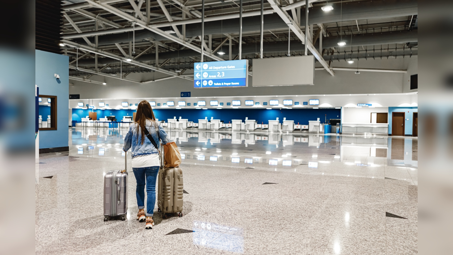 Incident Technique Mondial Impacte le Secteur Aérien et Économique