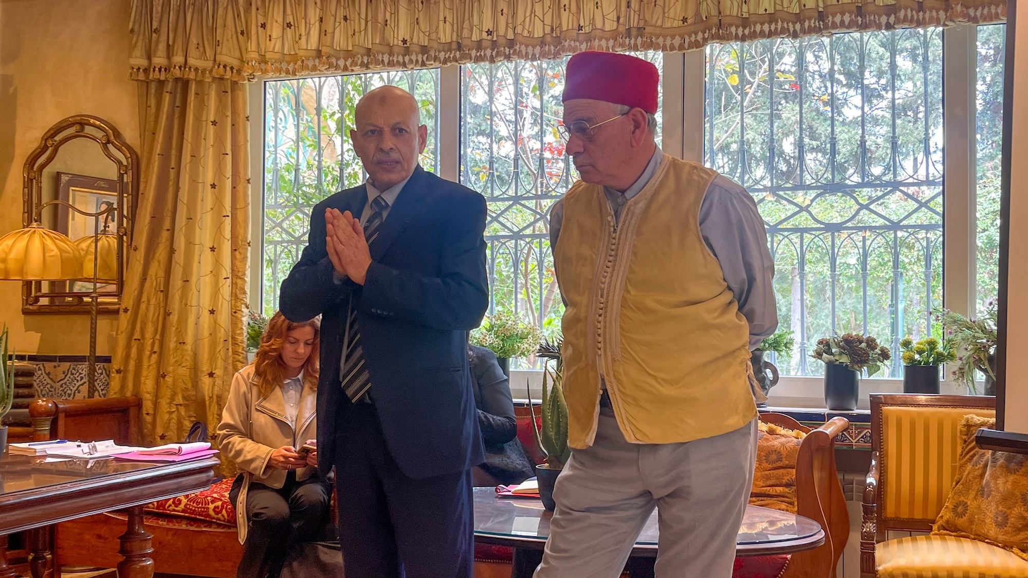 Skander Zeribi et Hedi Chabaane Discutent des Défis de l'Hébergement Alternatif en Tunisie lors de la Table Ronde de la Fi2T